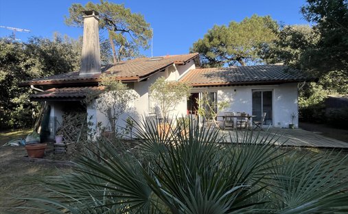House in Aiguillon, Arcachon, France 1