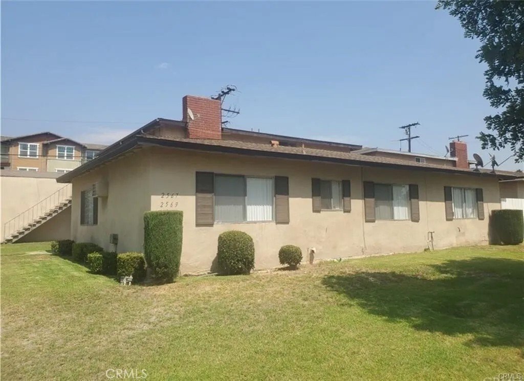 La Verne, California, United States 1 - 17832035