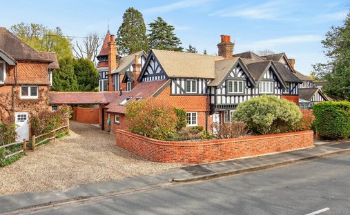 House in Maidenhead Court, England 1