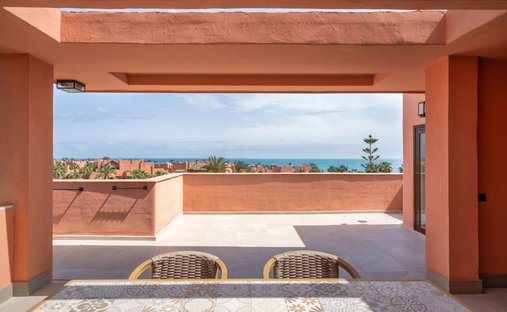 Penthouse in Gualdalmansa, Estepona, Andalusia 1