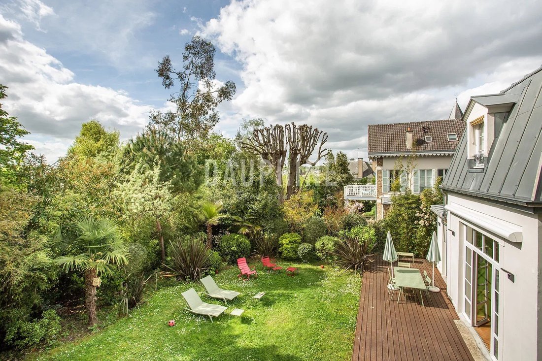 House in Sevres, Ile-de-France, France 1 - 17827514