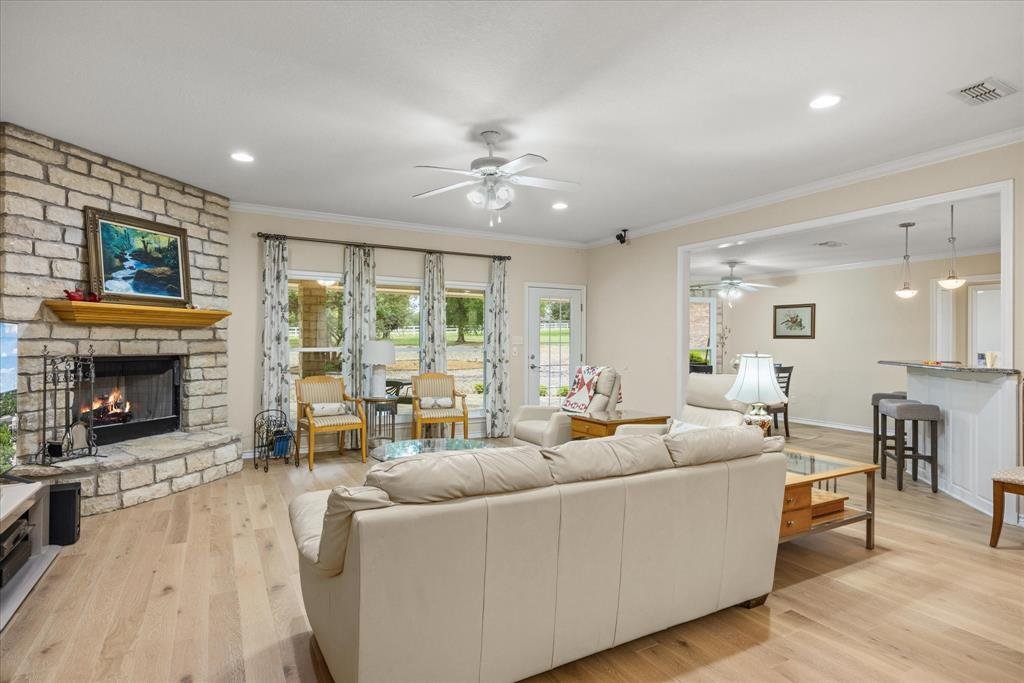 House in Granbury, Texas, United States 3 - 17824679
