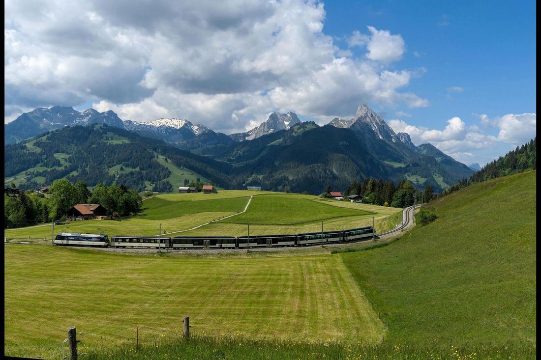 Condo in Gsteig bei Gstaad, Canton of Bern, Switzerland 3 - 15980406