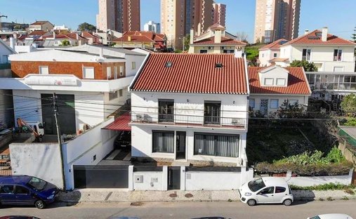 Villa in Santo António dos Cavaleiros, Lisbon, Portugal 1