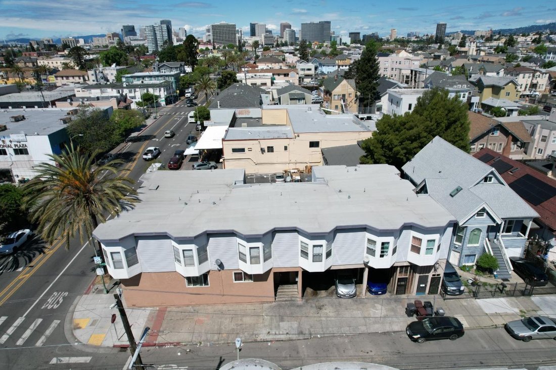 Oakland, California, United States 3 - 17816094