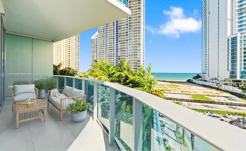 Condo in Sunny Isles Beach, Florida, United States 1