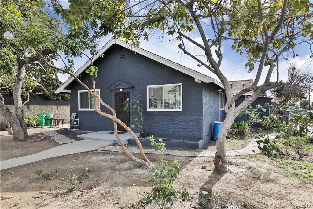 Gardena, California, United States 1 - 17042708