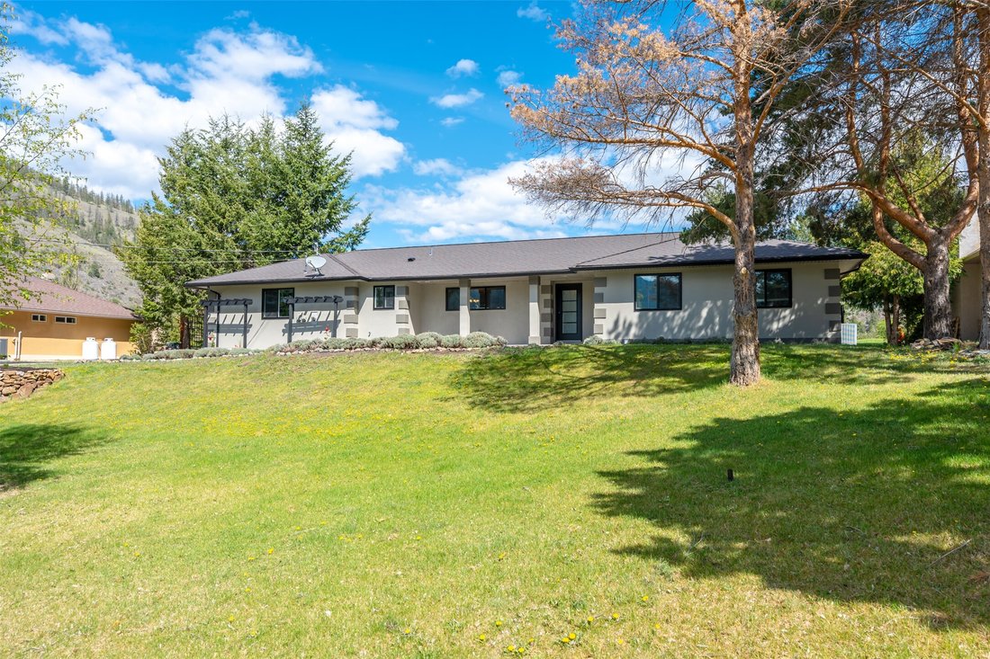 House in Kaleden, British Columbia, Canada 2 - 17830503