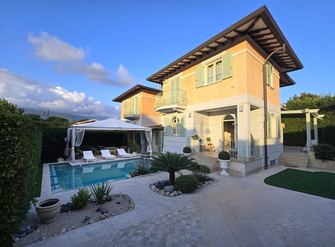 Villa in Pietrasanta, Tuscany, Italy 1 - 17685912