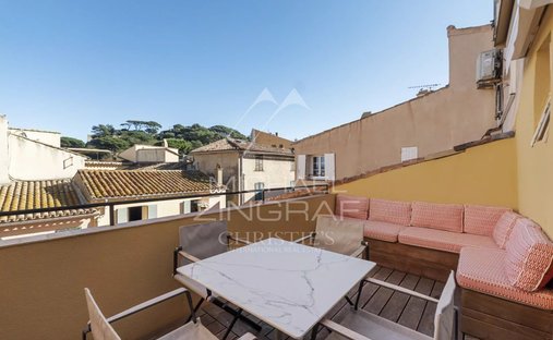 House in Zone Est Diffuse, Saint-Tropez, France 1