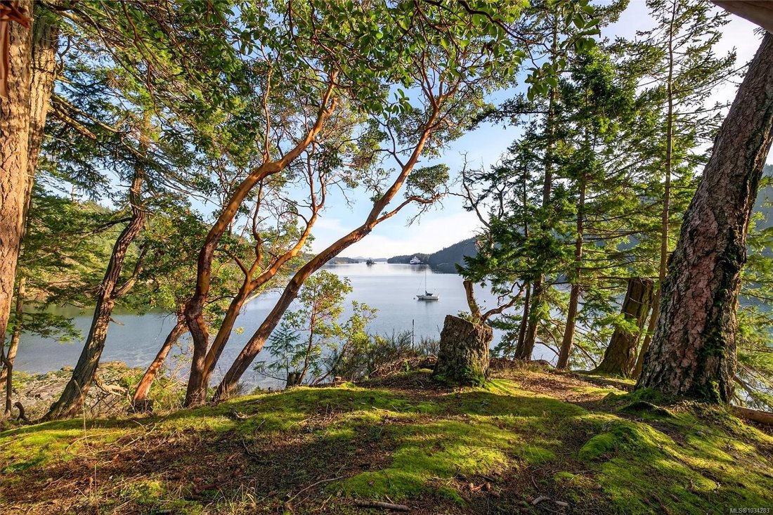 House in Saltspring Island, British Columbia, Canada 3 - 17830529