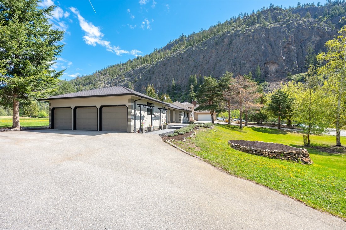House in Kaleden, British Columbia, Canada 3 - 17830503