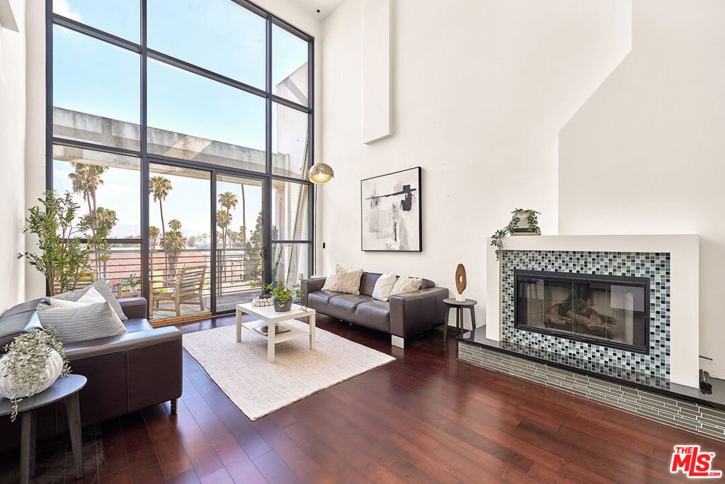 Condo in Los Angeles, California, United States 3 - 17822288