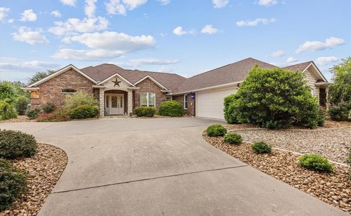 House in Granbury, Texas, United States 1