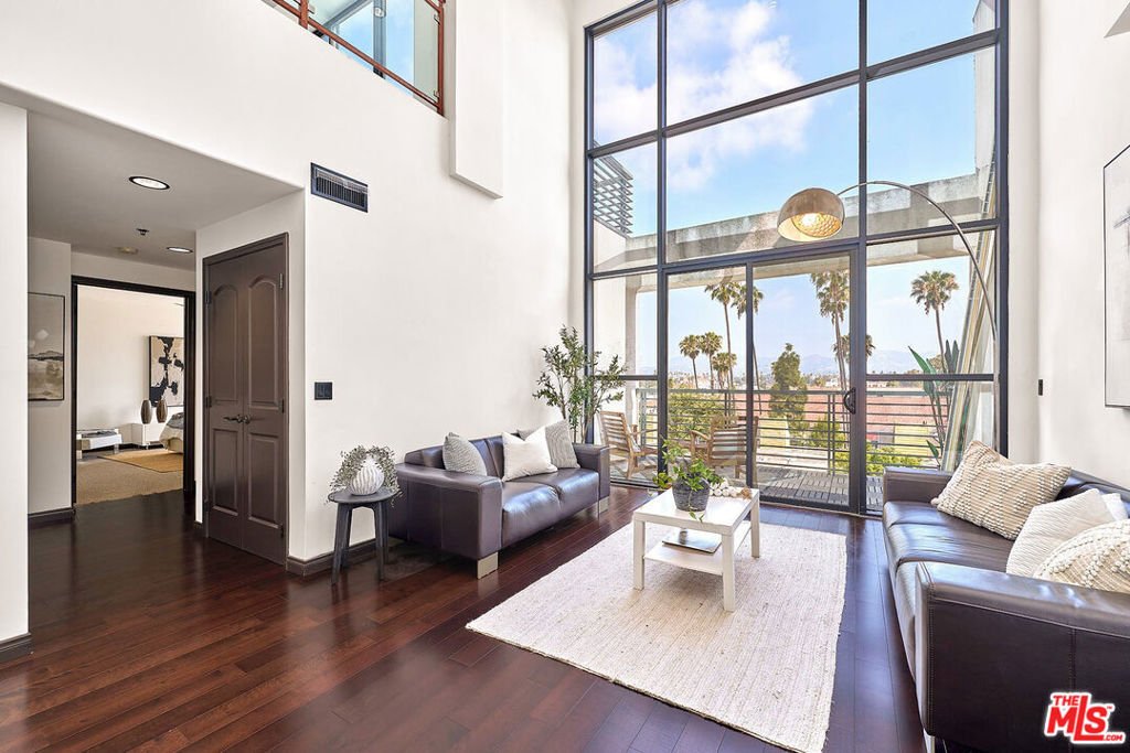 Condo in Los Angeles, California, United States 5 - 17822288