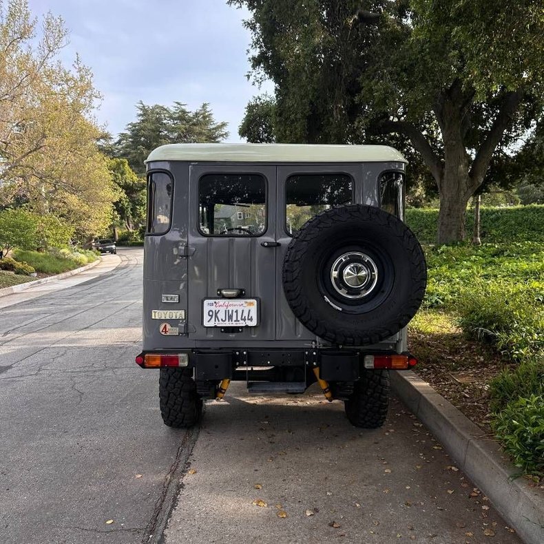 Suv in Glendale, United States 3 - 17817469