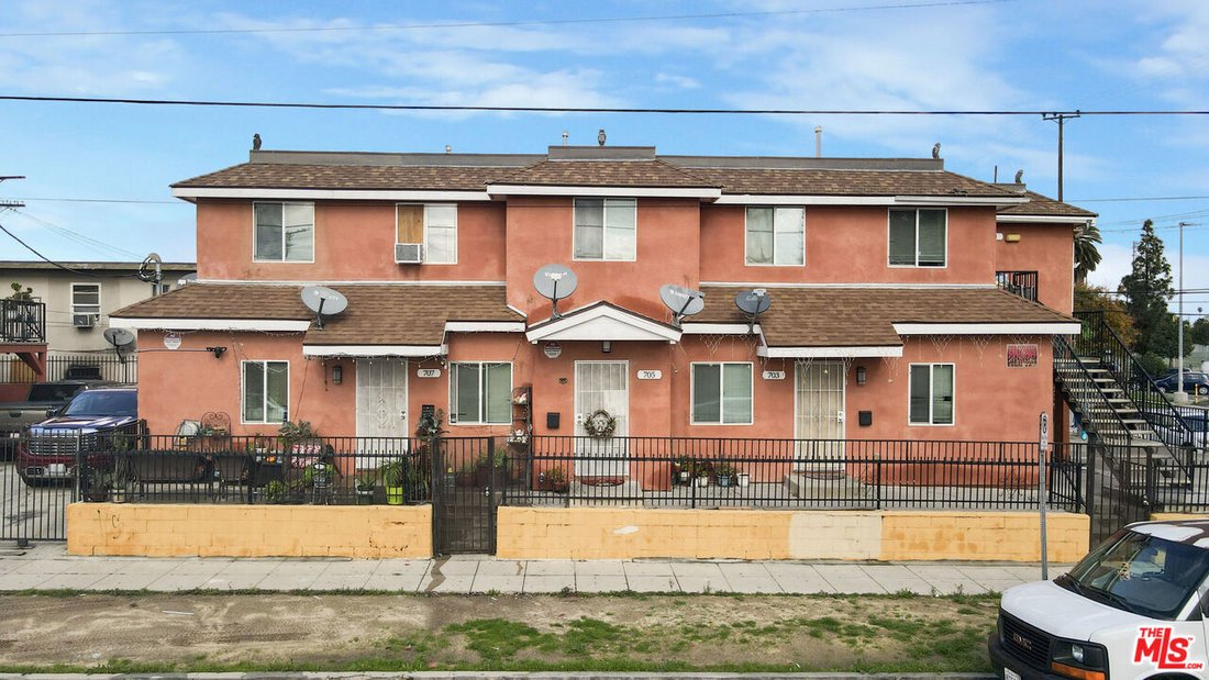 Los Angeles, California, United States 5 - 17820441