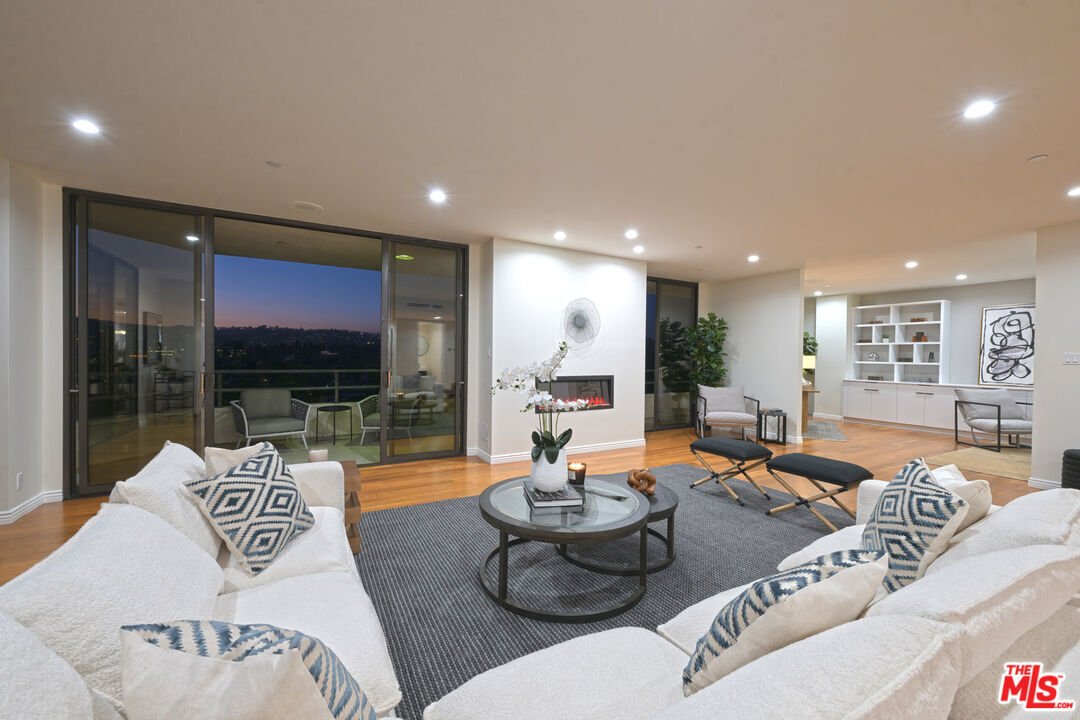 Condo in Los Angeles, California, United States 5 - 17828980