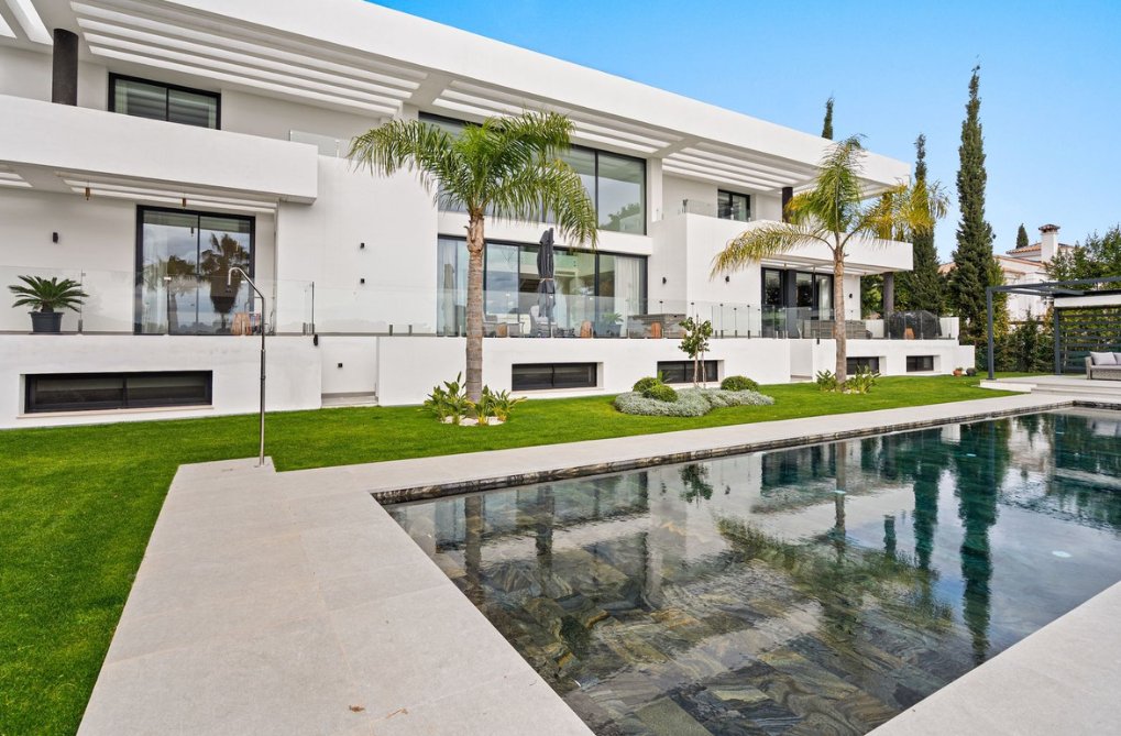 Villa in Marbella, Andalusia, Spain 1 - 17827364