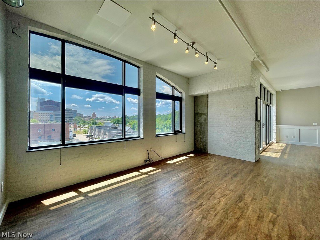 Condo in Akron, Ohio, United States 5 - 17831882