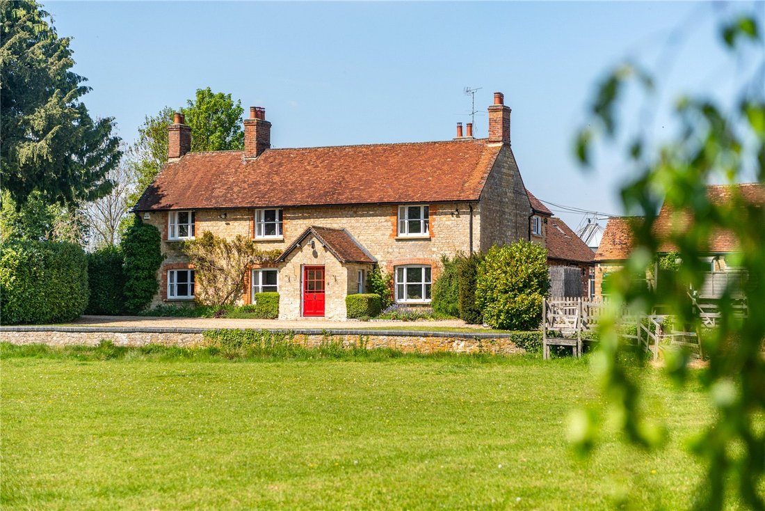 House in Buckinghamshire, England 1 - 17827311