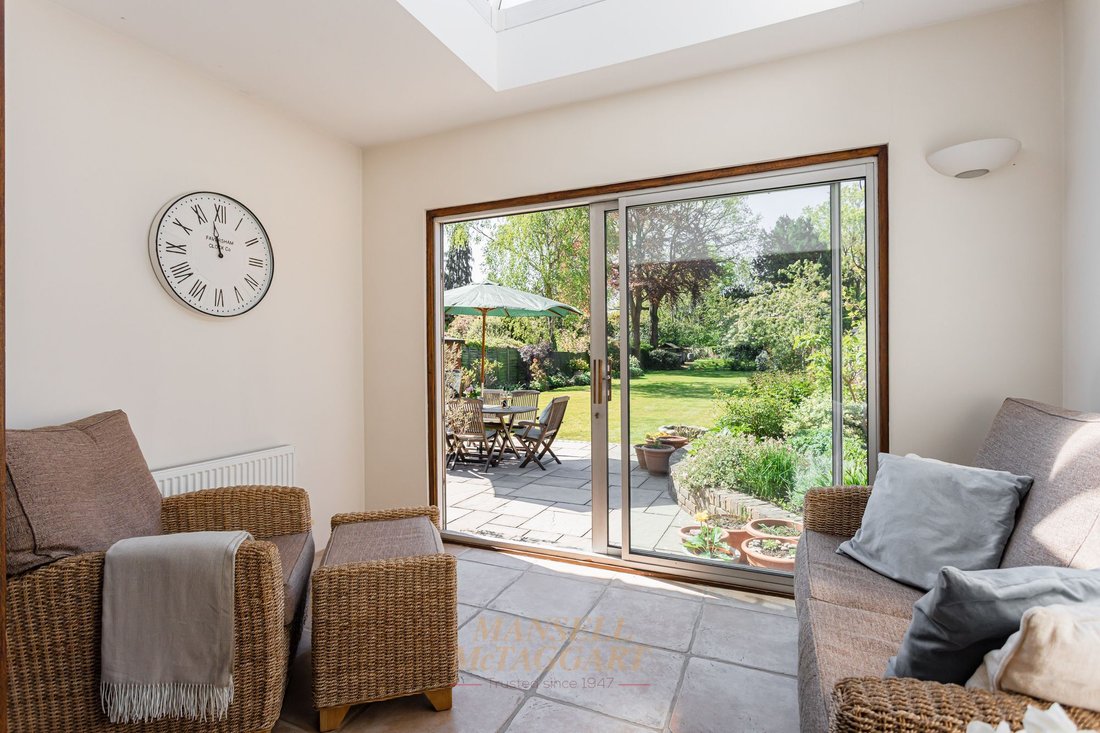 House in Horley, England 3 - 17823836