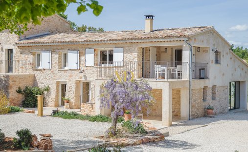 Castle in Simiane-la-Rotonde, Provence-Alpes-Côte d'Azur, France 1