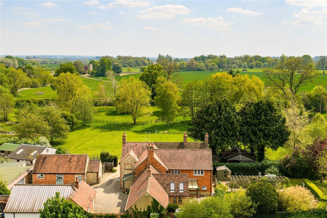 House in Buckinghamshire, England 2 - 17827311