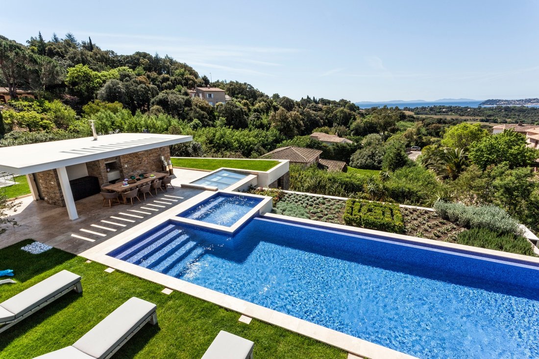 Villa in La Croix-Valmer, Provence-Alpes-Côte d'Azur, France 1 - 17820967