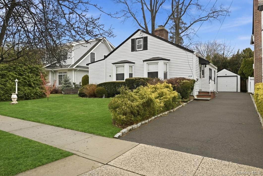 House in Albertson, New York, United States 3 - 17822556