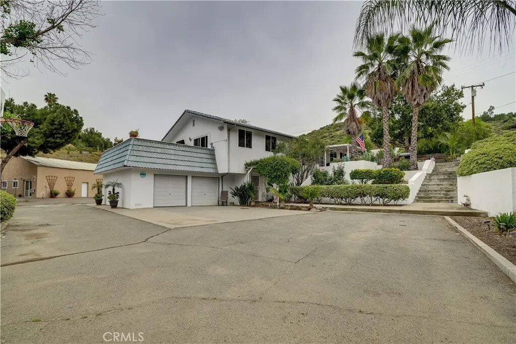 Corona, California, United States 4 - 17823139