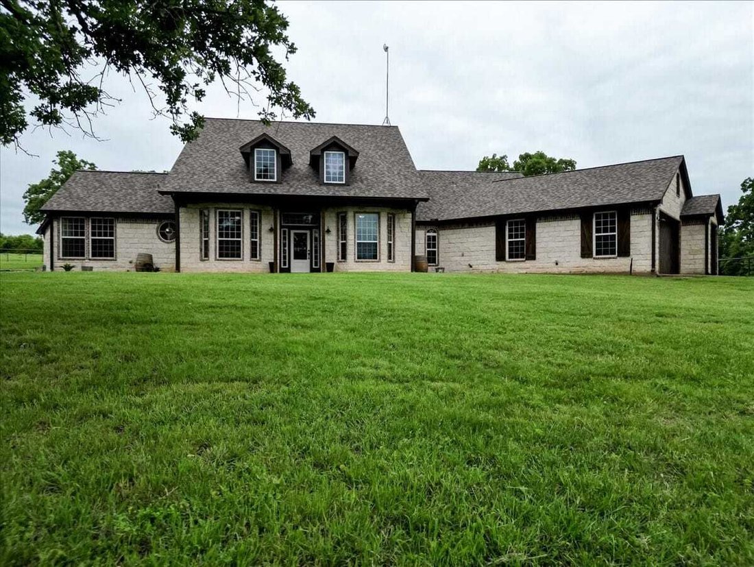 House in Poolville, Texas, United States 1 - 17831365