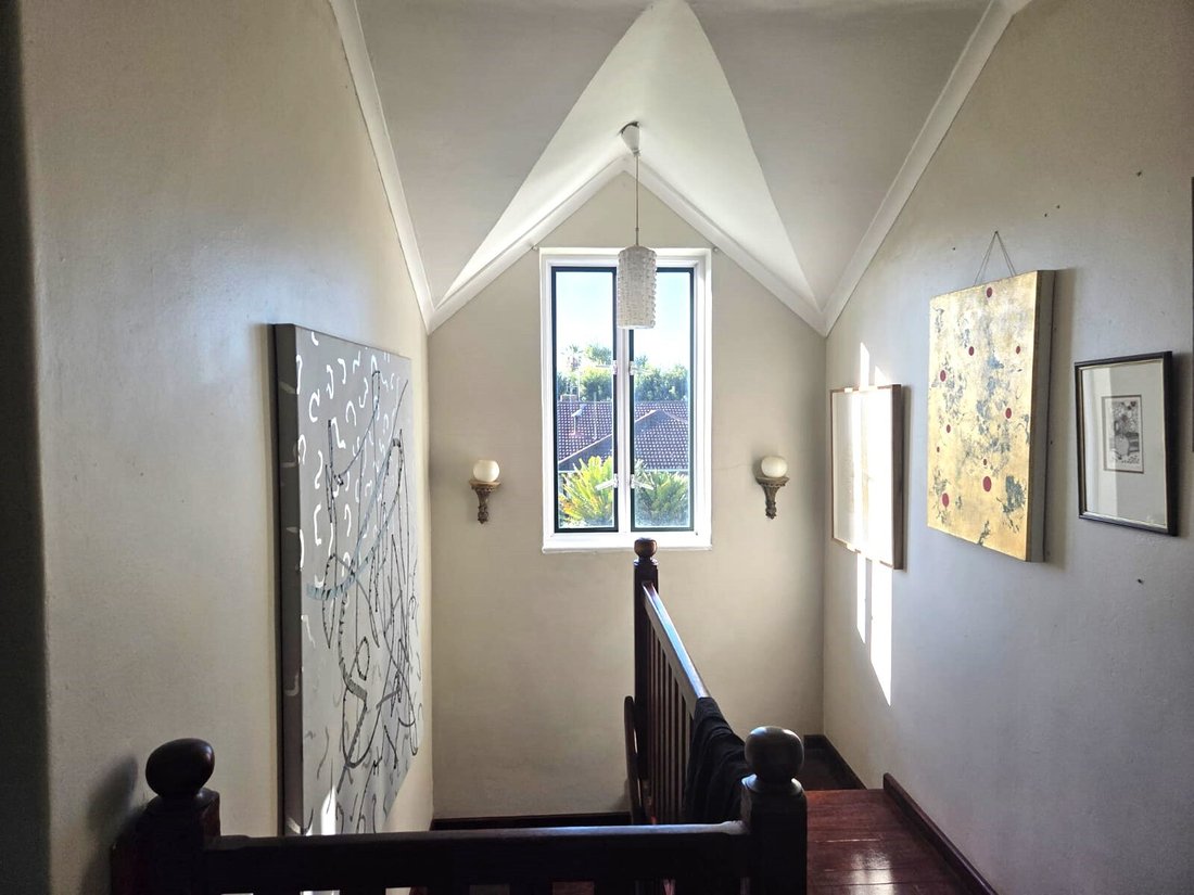 House in Paradyskloof, Western Cape, South Africa 5 - 17830623
