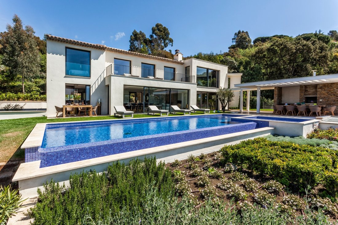 Villa in La Croix-Valmer, Provence-Alpes-Côte d'Azur, France 2 - 17820967