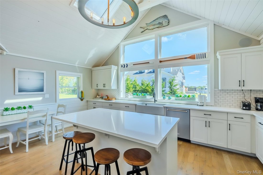 House in Center Moriches, New York, United States 3 - 17829893