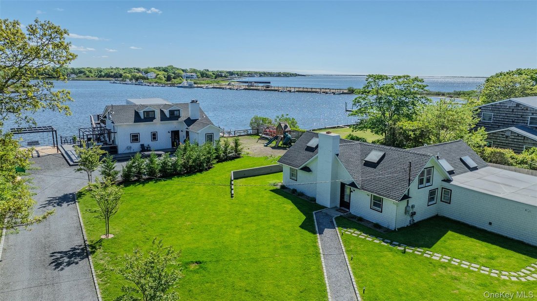 House in Center Moriches, New York, United States 1 - 17829893