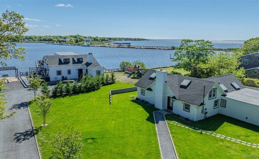 House in Center Moriches, New York, United States 1
