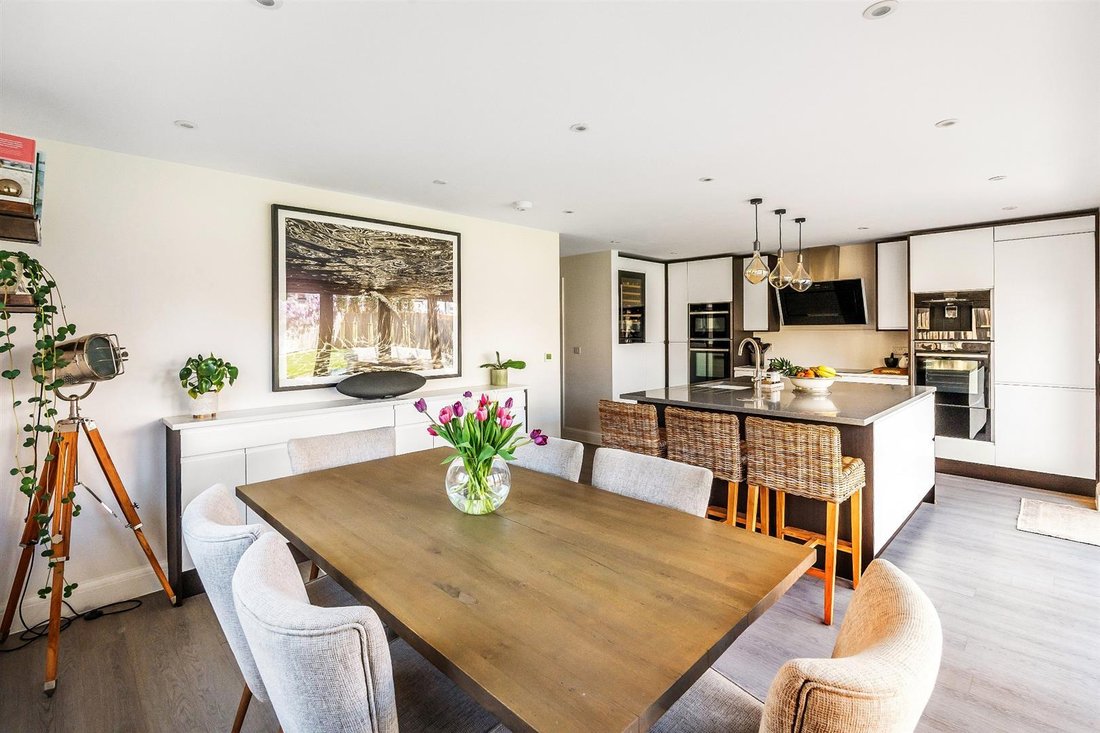 Chalet in Great Bookham, England 3 - 17822478