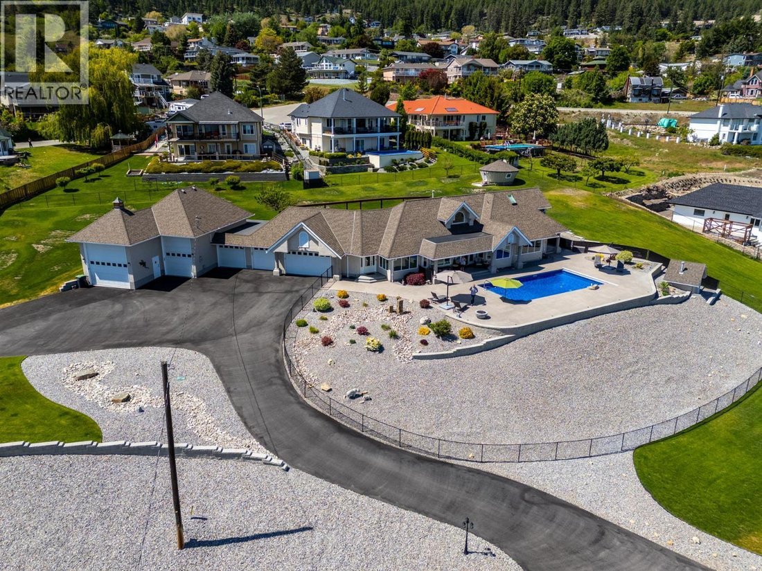 House in Peachland, British Columbia, Canada 3 - 17821320