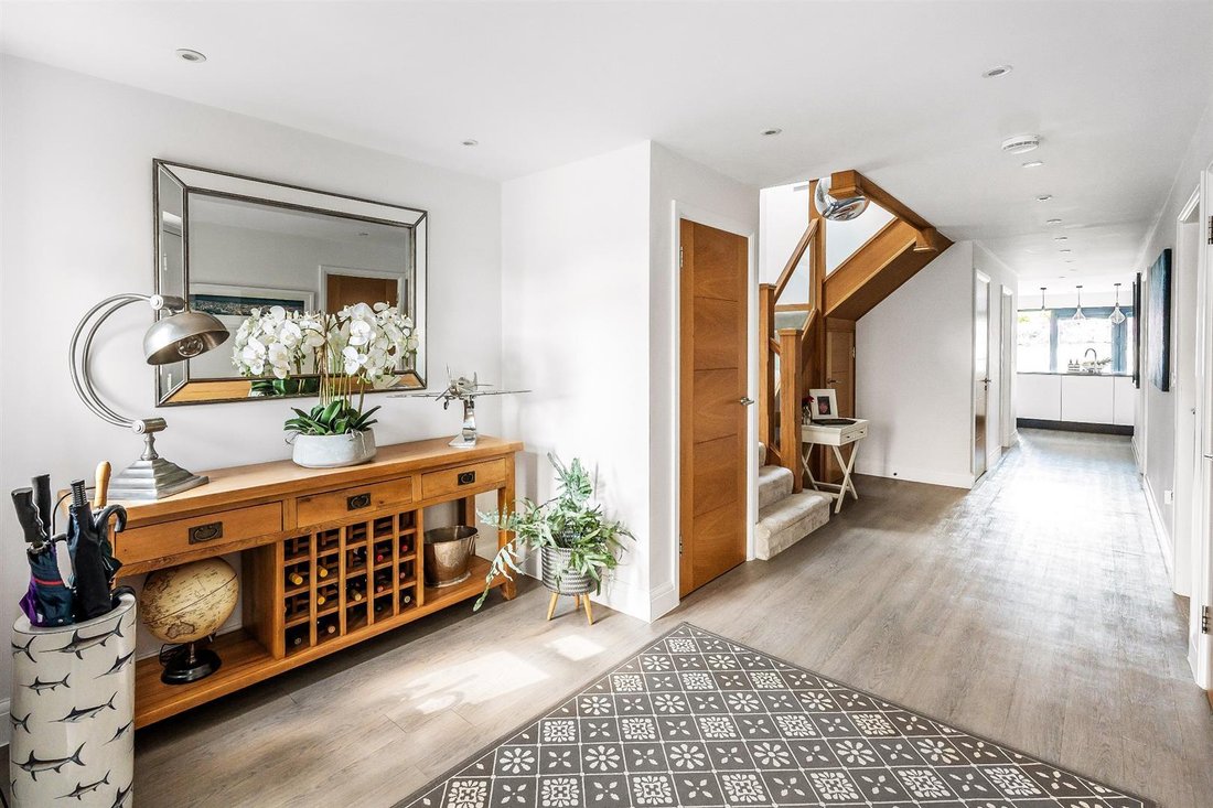 Chalet in Great Bookham, England 1 - 17822478