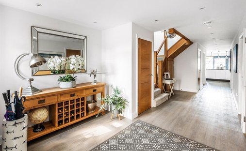 Chalet in Great Bookham, England 1