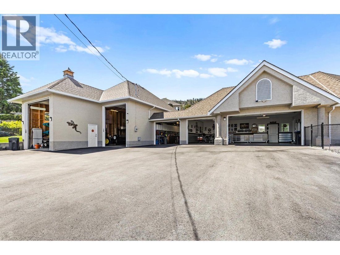 House in Peachland, British Columbia, Canada 4 - 17821320