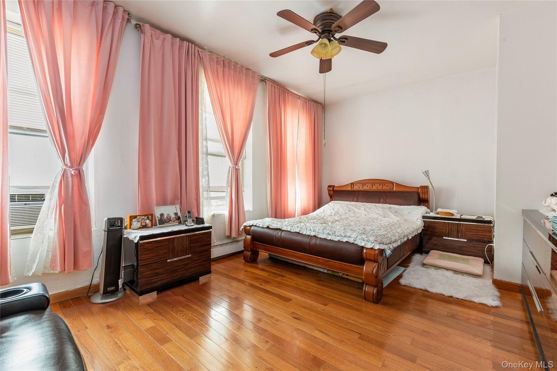 New York, New York, United States 5 - 17822551