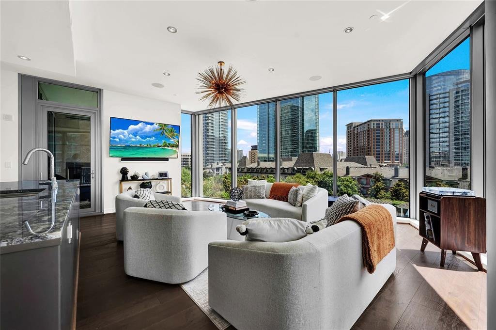 Condo in Dallas, Texas, United States 4 - 17824735