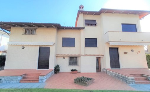 House in Tonfano, Pietrasanta, Italy 1