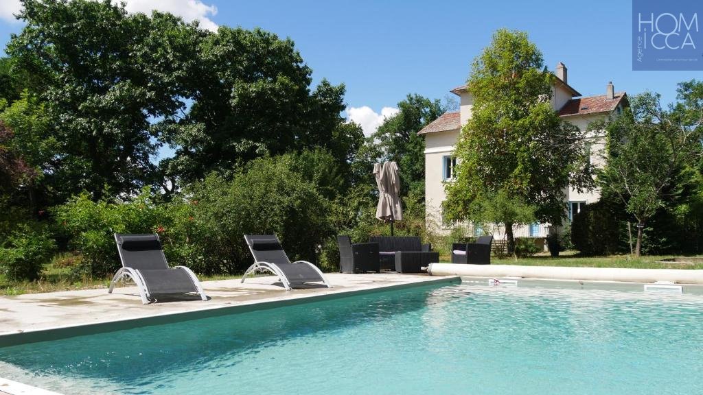 Estate in Montrond-les-Bains, Auvergne-Rhône-Alpes, France 1 - 17820331