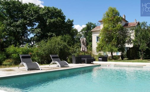 Estate in Montrond-les-Bains, Auvergne-Rhône-Alpes, France 1