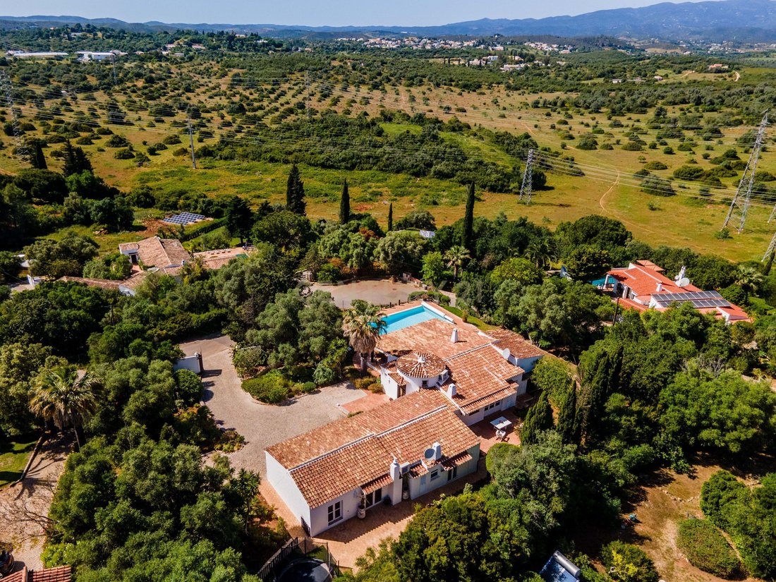 Villa in Mexilhoeira Grande, Algarve, Portugal 3 - 17817644