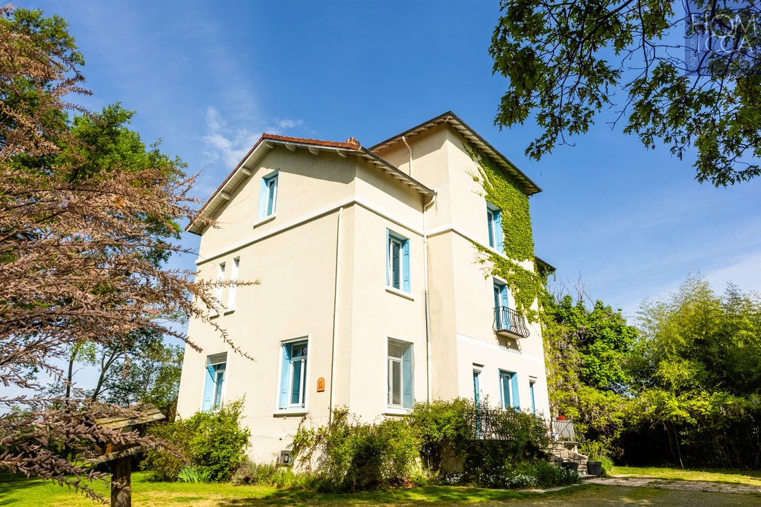 Estate in Montrond-les-Bains, Auvergne-Rhône-Alpes, France 2 - 17820331