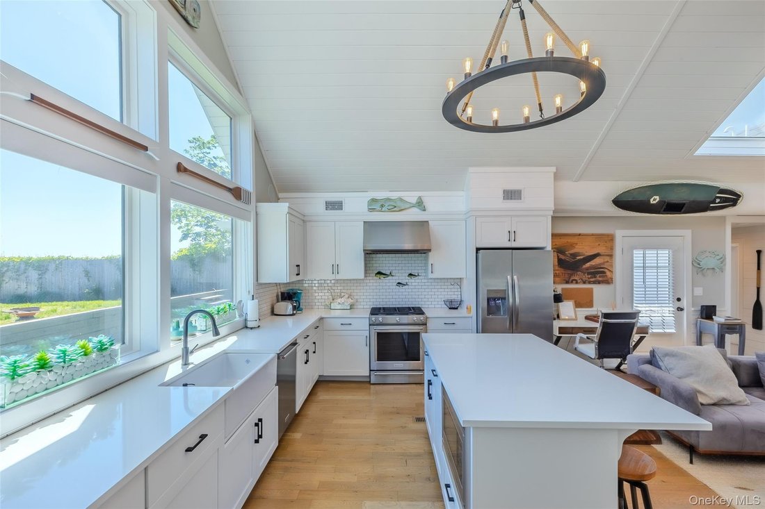 House in Center Moriches, New York, United States 2 - 17829893